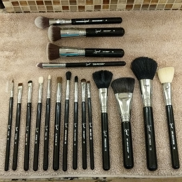 Sigma Beauty Other - Large Sigma Brush Collection with Case